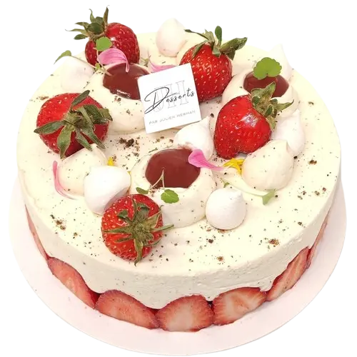 Épais biscuit moelleux aux amandes, crème légère ultra vanillée, gel fraise, et fraise sarthoise de Mr Coulon